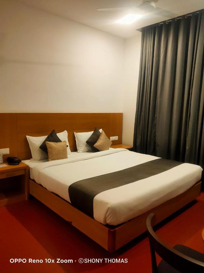 Agincourt Kuttikkanam Hotel Pirmed Luaran gambar