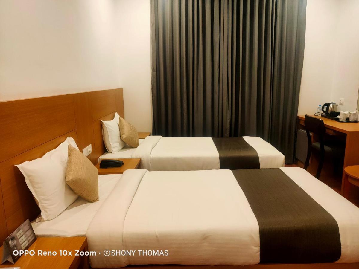 Agincourt Kuttikkanam Hotel Pirmed Luaran gambar