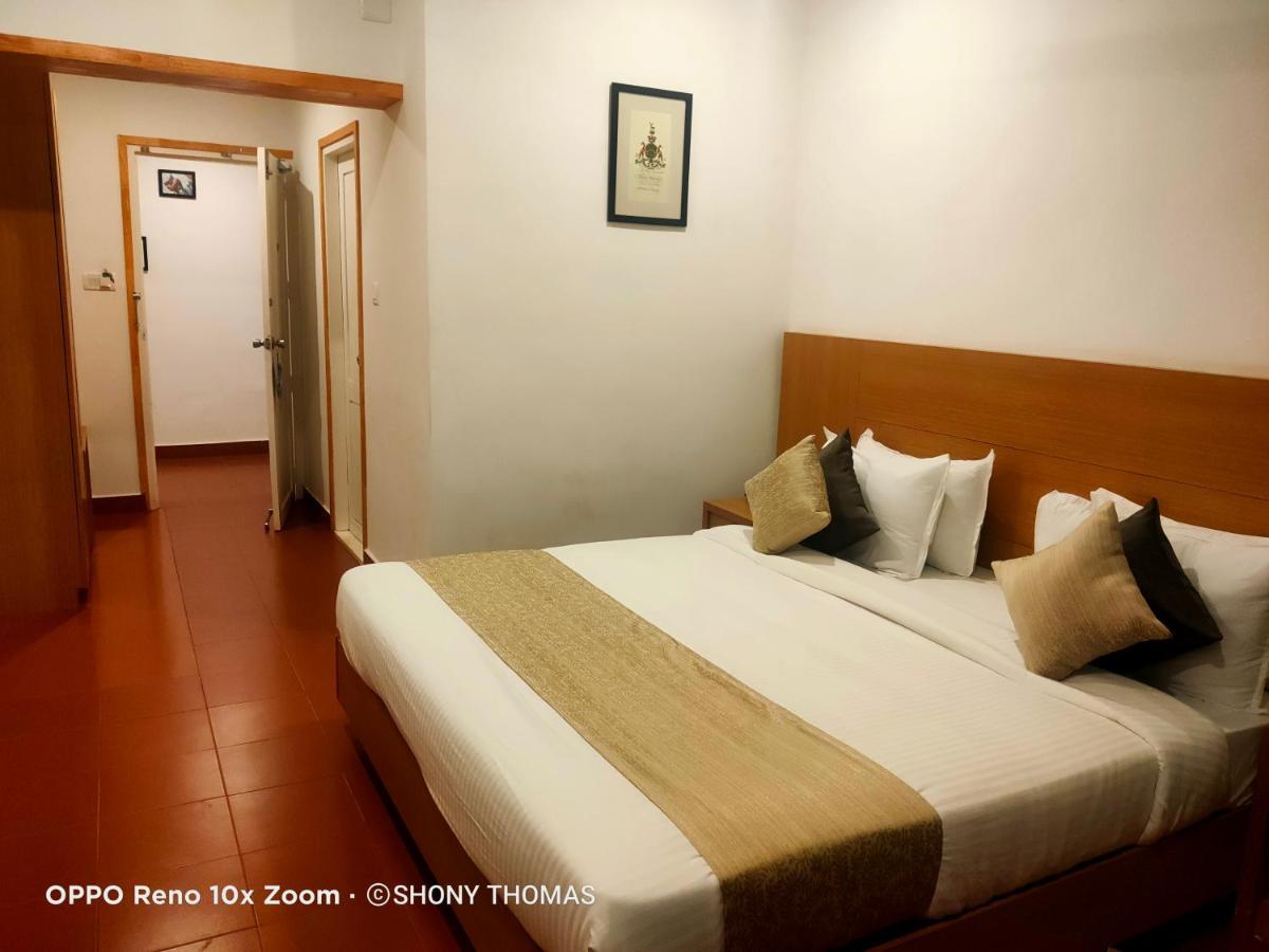 Agincourt Kuttikkanam Hotel Pirmed Luaran gambar
